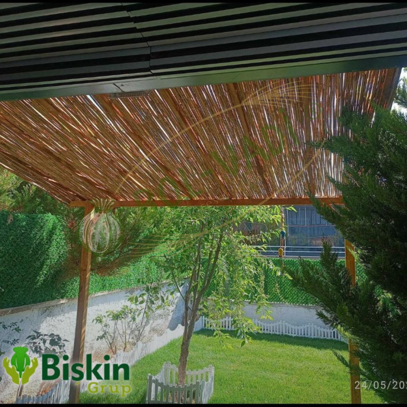 Bahçe, balkon, teras ve duvar dekorasyonlarında doğal görünüm sağlar.
Gizlilik, rüzgar ve güneş koruması için idealdir.